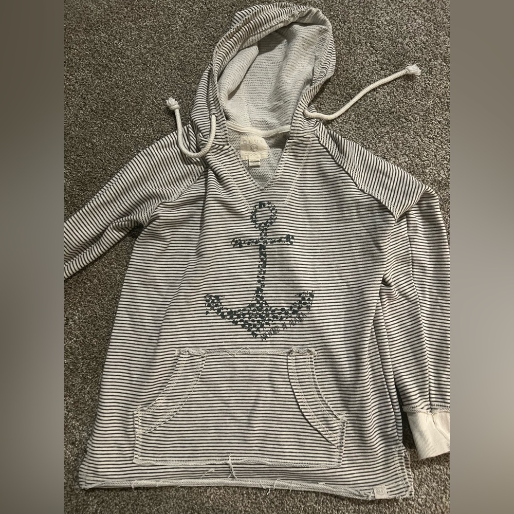 Alaska anchor sweater, used but great condition. Size medium
